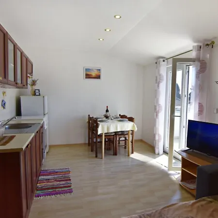 In Mit Schoener Terrasse By Interhome Lejlighed