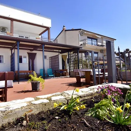 In Mit Schoener Terrasse By Interhome Lejlighed